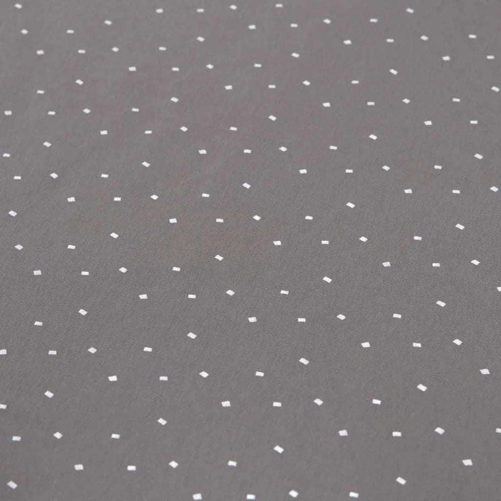 Bio Interlock Baby-Wendedecke Spots in Anthrazit Grau Muster Spots von Lässig Größe 80x80 cm