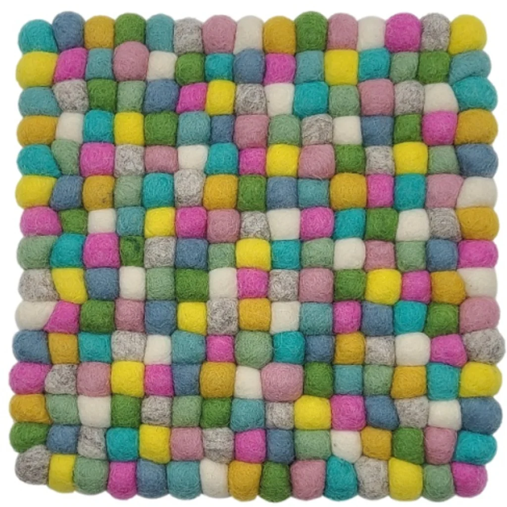 Filz Untersetzer quadratisch mit kleinen Kugeln in Creme+Hellgrau+Rosa+Türkis Creme+Grau+Rosa+Blau Muster Bunt von Frida Feeling Größe 21x21 cm