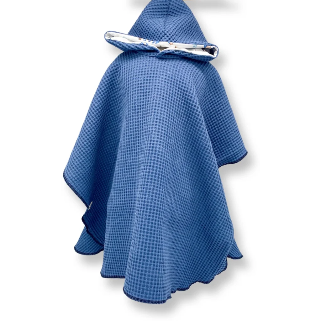 Waffelpiqué Baby-+Kinder-Badeponcho Maritim in Blau von Luftabong Größe 0-18 Monate